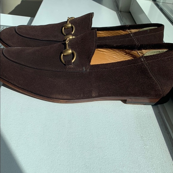 Gucci Men's Brown Suede Loafers with Gold Horsebit - Picture 2 of 9